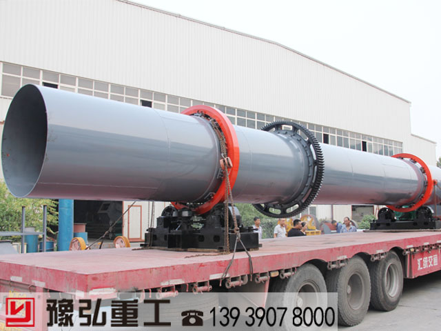 雞糞烘干機(jī)裝車準(zhǔn)備發(fā)貨 雞糞烘干機(jī)裝車準(zhǔn)備發(fā)貨