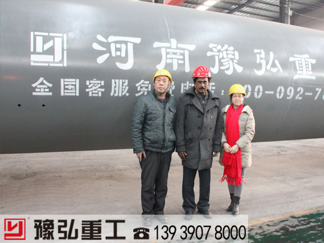 客戶廠區(qū)參觀污泥烘干機(jī)設(shè)備生產(chǎn)車間 客戶廠區(qū)參觀污泥烘干機(jī)設(shè)備生產(chǎn)車間